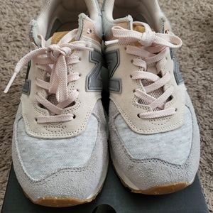 New Balance 574 Women's Size US 8